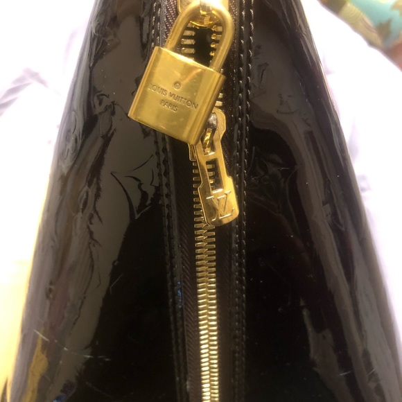 Authentic Louis Vuitton alma voyage vernis bag - Picture 5 of 16